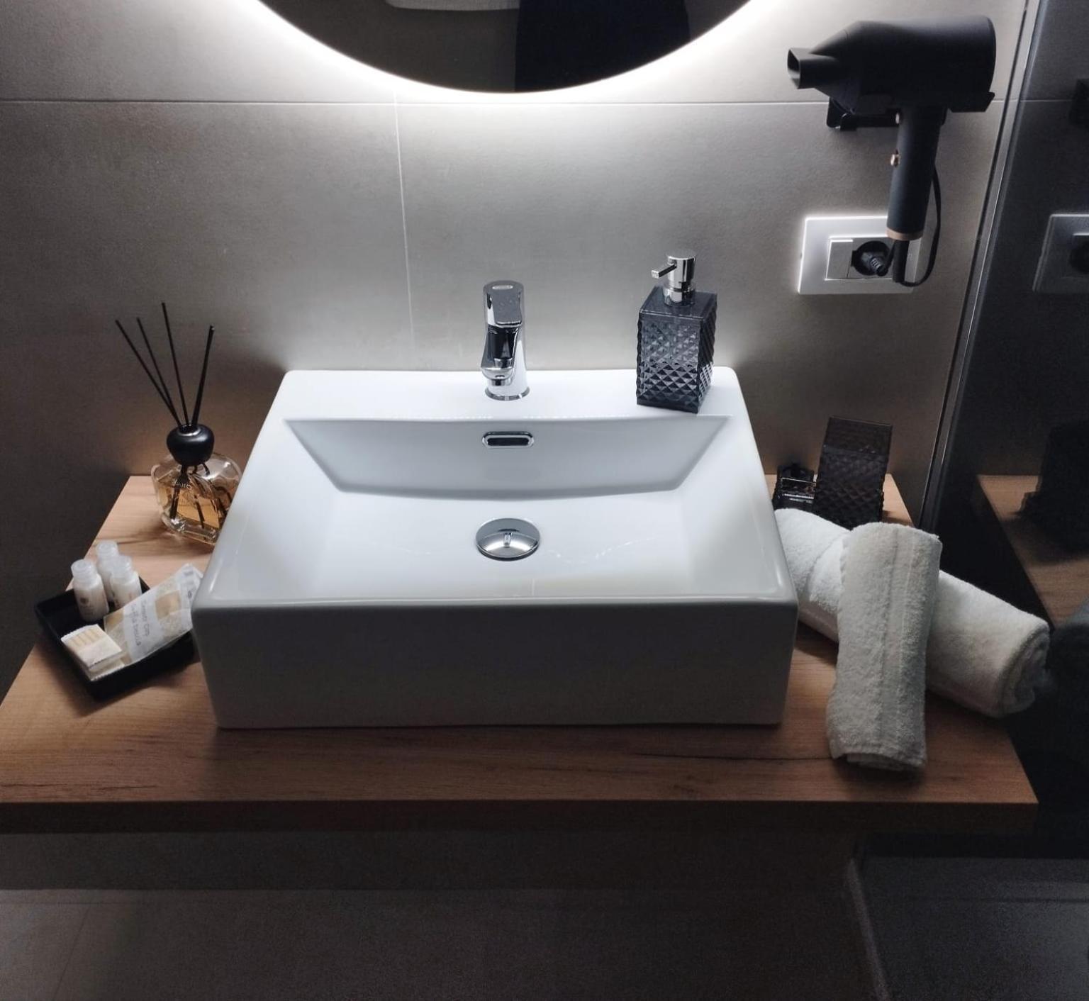 Agatha Modern Elegant Rooms 圣亚加塔·迪·米利特 外观 照片